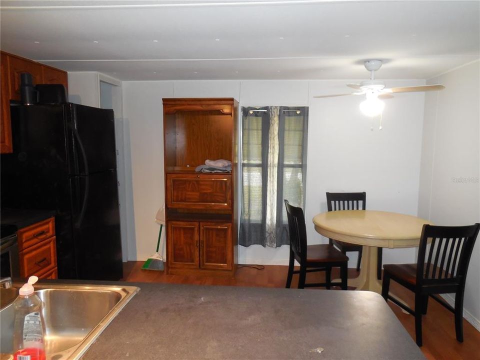 For Sale: $116,000 (3 beds, 1 baths, 976 Square Feet)