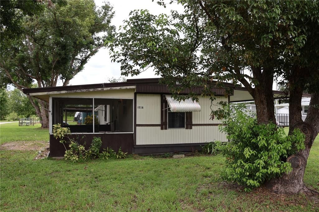For Sale: $116,000 (3 beds, 1 baths, 976 Square Feet)