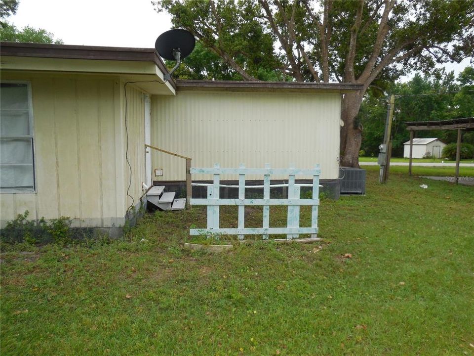 For Sale: $116,000 (3 beds, 1 baths, 976 Square Feet)