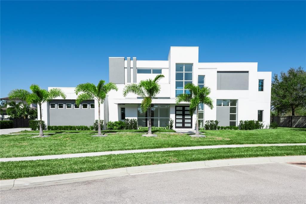 Recently Sold: $2,300,000 (4 beds, 4 baths, 3966 Square Feet)