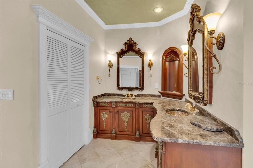 En Venta: $999,900 (4 camas, 3 baños, 5410 Pies cuadrados)