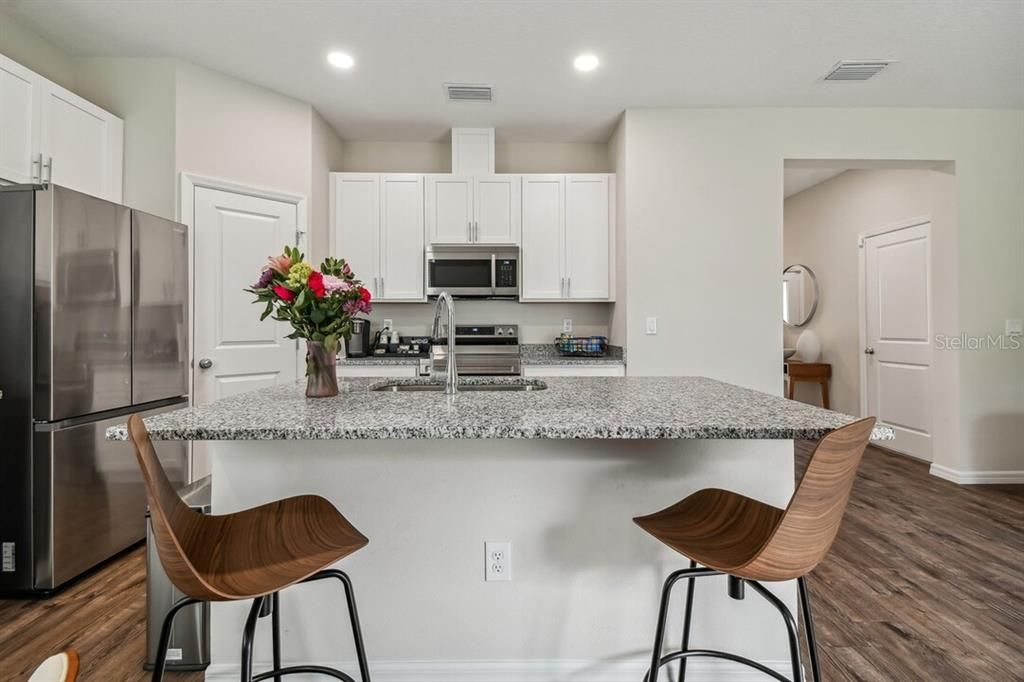 For Rent: $1,950 (3 beds, 2 baths, 1550 Square Feet)