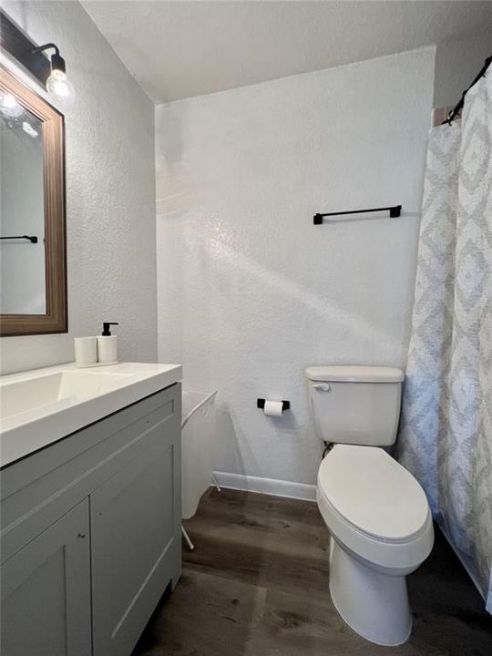 For Sale: $163,900 (1 beds, 1 baths, 734 Square Feet)