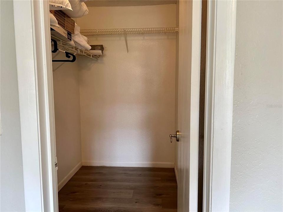 For Sale: $163,900 (1 beds, 1 baths, 734 Square Feet)