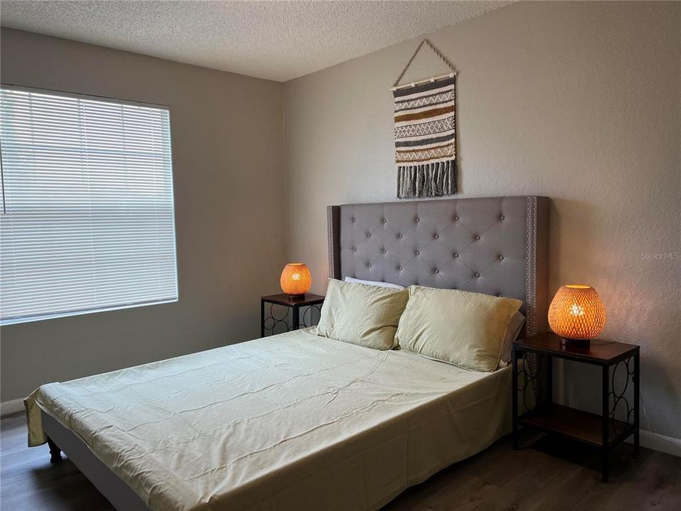 For Sale: $163,900 (1 beds, 1 baths, 734 Square Feet)