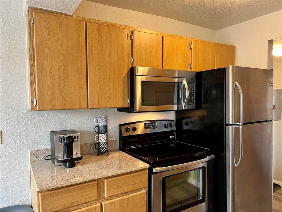 For Sale: $163,900 (1 beds, 1 baths, 734 Square Feet)