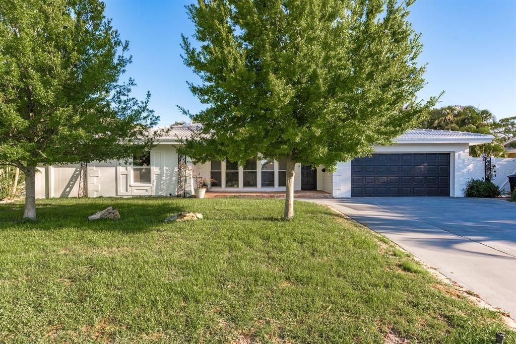 Recently Sold: $575,000 (5 beds, 2 baths, 2130 Square Feet)