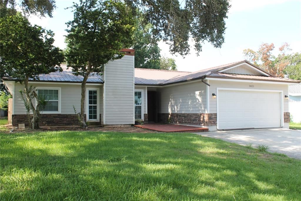 Recently Sold: $335,000 (3 beds, 2 baths, 2024 Square Feet)