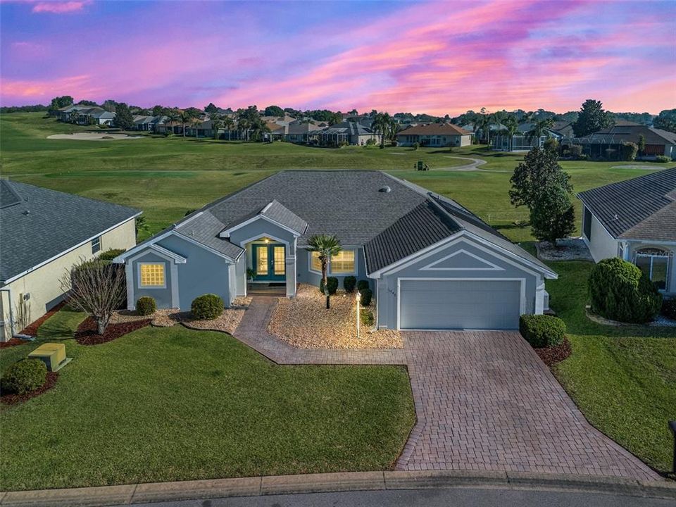 3/2/2 POOL HOME ON THE GOLF COURSE.