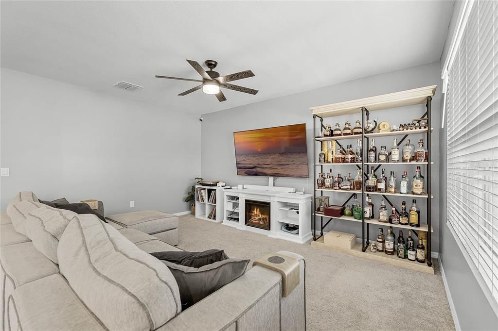 На продажу: $344,900 (3 спален, 2 ванн, 1697 Квадратных фут)