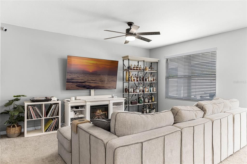 На продажу: $344,900 (3 спален, 2 ванн, 1697 Квадратных фут)