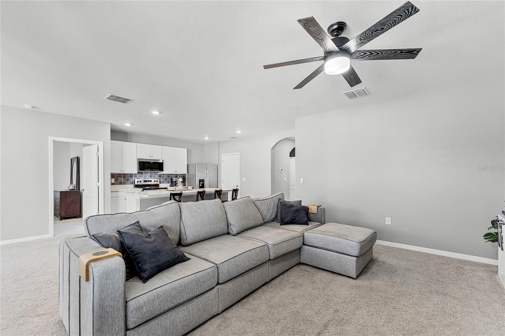 На продажу: $344,900 (3 спален, 2 ванн, 1697 Квадратных фут)