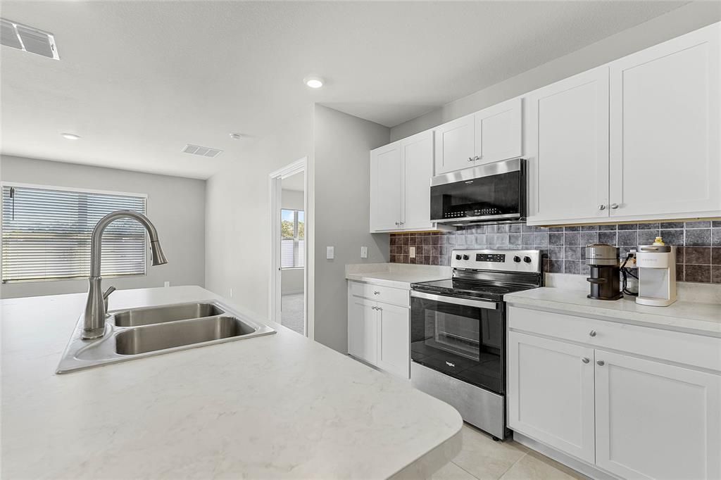 На продажу: $344,900 (3 спален, 2 ванн, 1697 Квадратных фут)