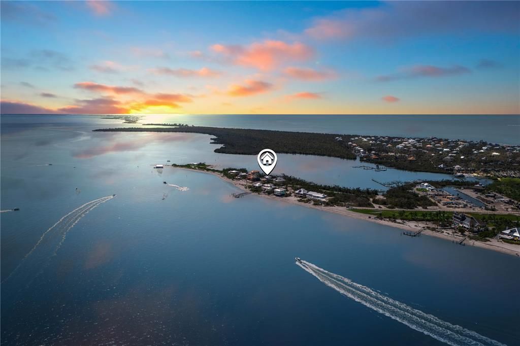 En Venta: $3,499,900 (0.85 acres)