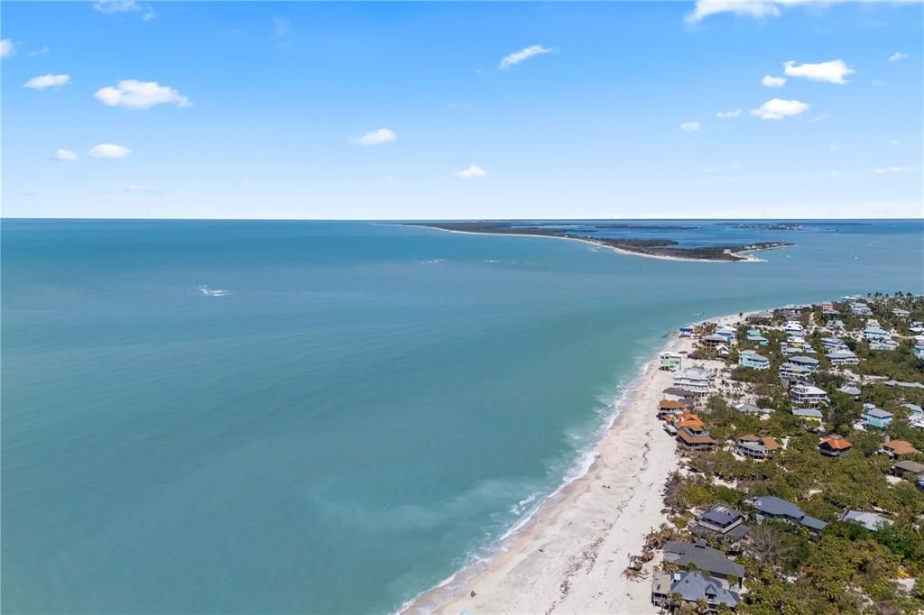 En Venta: $3,499,900 (0.85 acres)