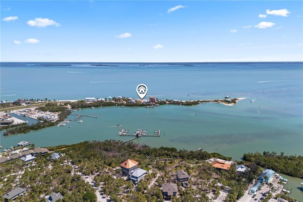 En Venta: $3,499,900 (0.85 acres)