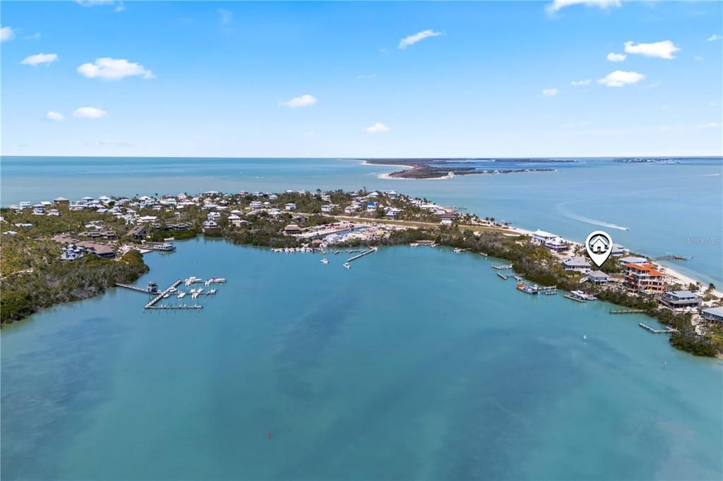 En Venta: $3,499,900 (0.85 acres)