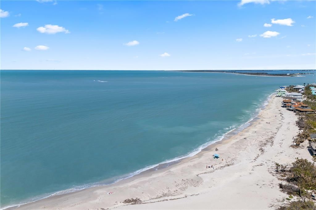 En Venta: $3,499,900 (0.85 acres)