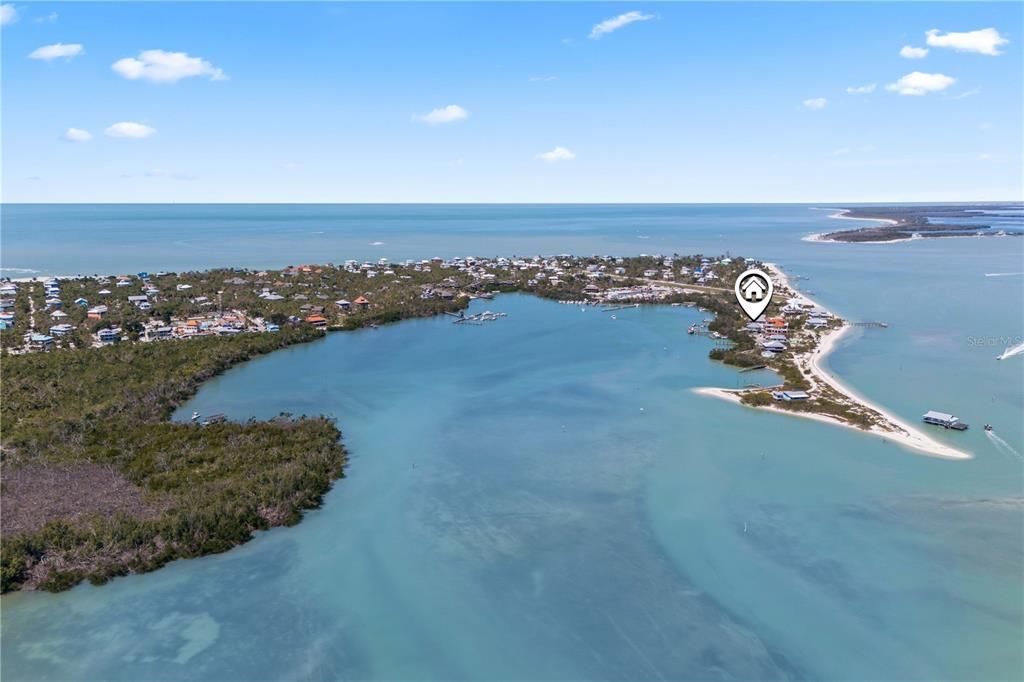 En Venta: $3,499,900 (0.85 acres)