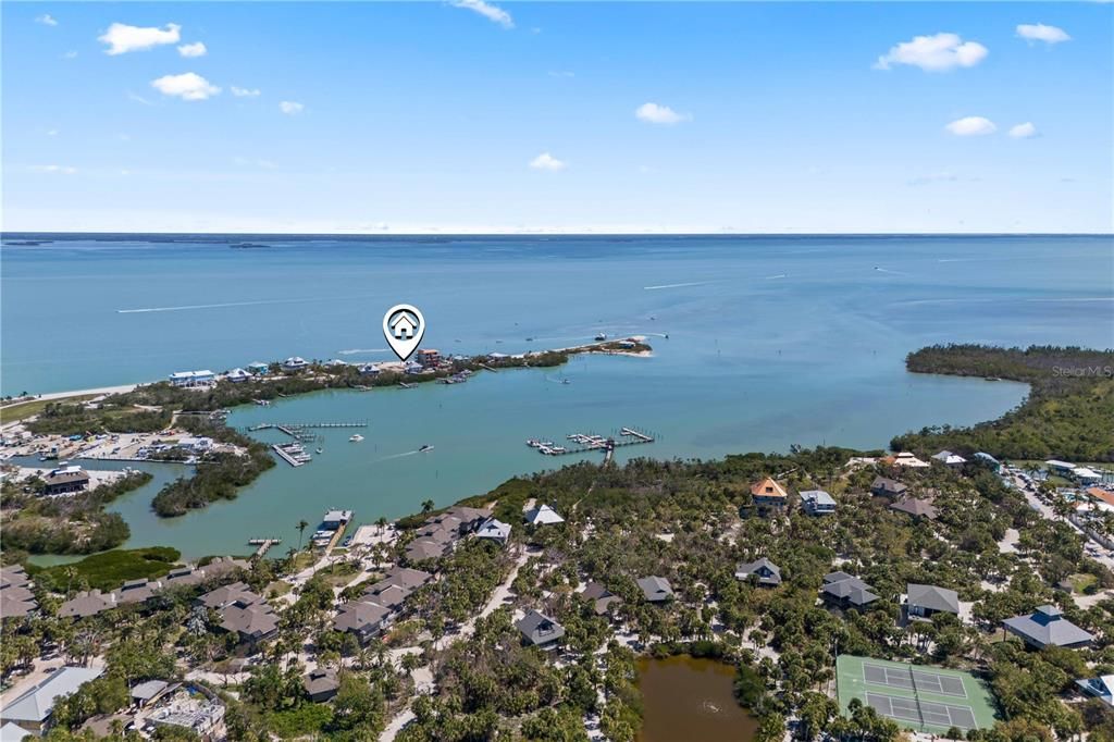 En Venta: $3,499,900 (0.85 acres)