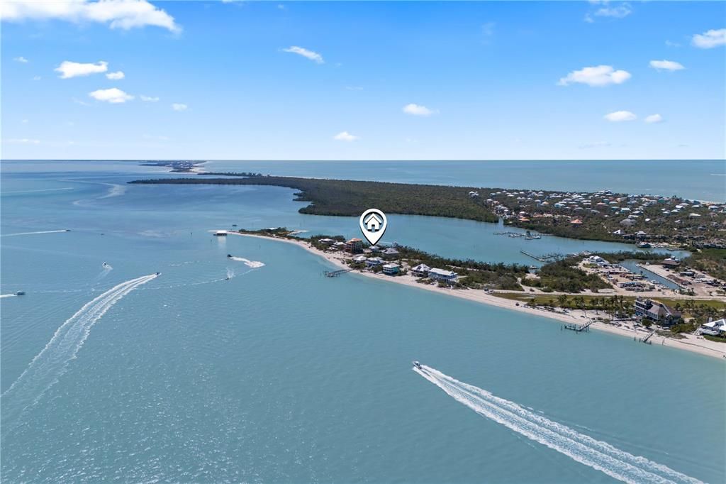 En Venta: $3,499,900 (0.85 acres)