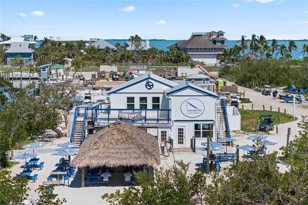 En Venta: $3,499,900 (0.85 acres)