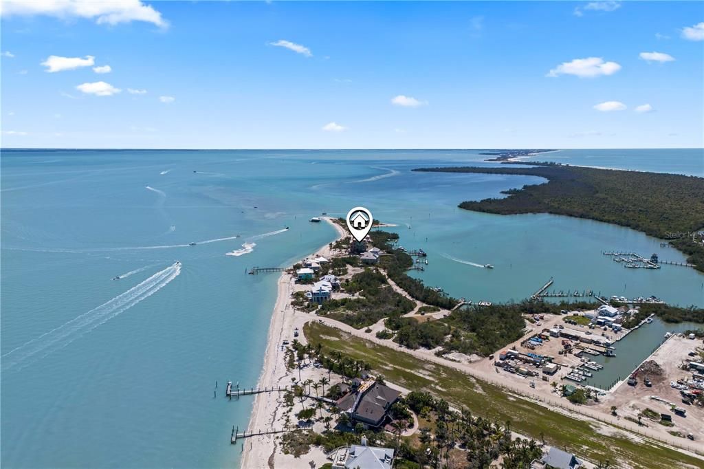 En Venta: $3,499,900 (0.85 acres)