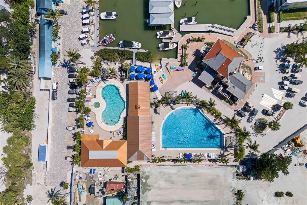 En Venta: $3,499,900 (0.85 acres)