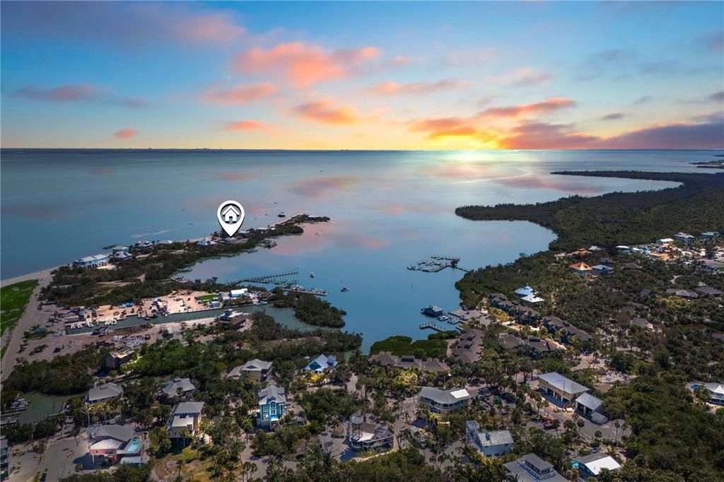 En Venta: $3,499,900 (0.85 acres)