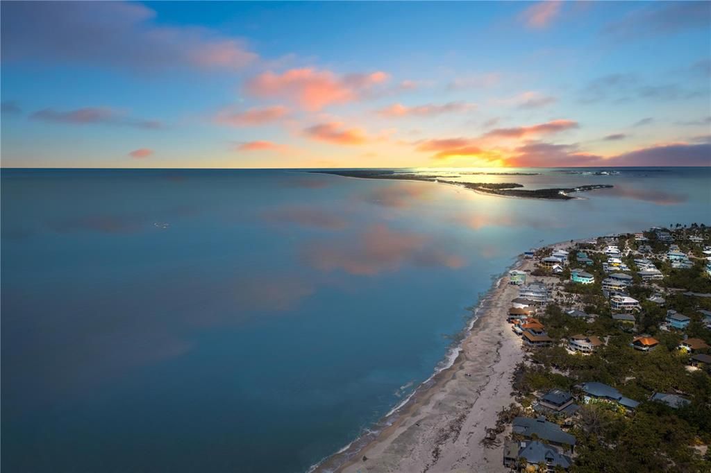 En Venta: $3,499,900 (0.85 acres)