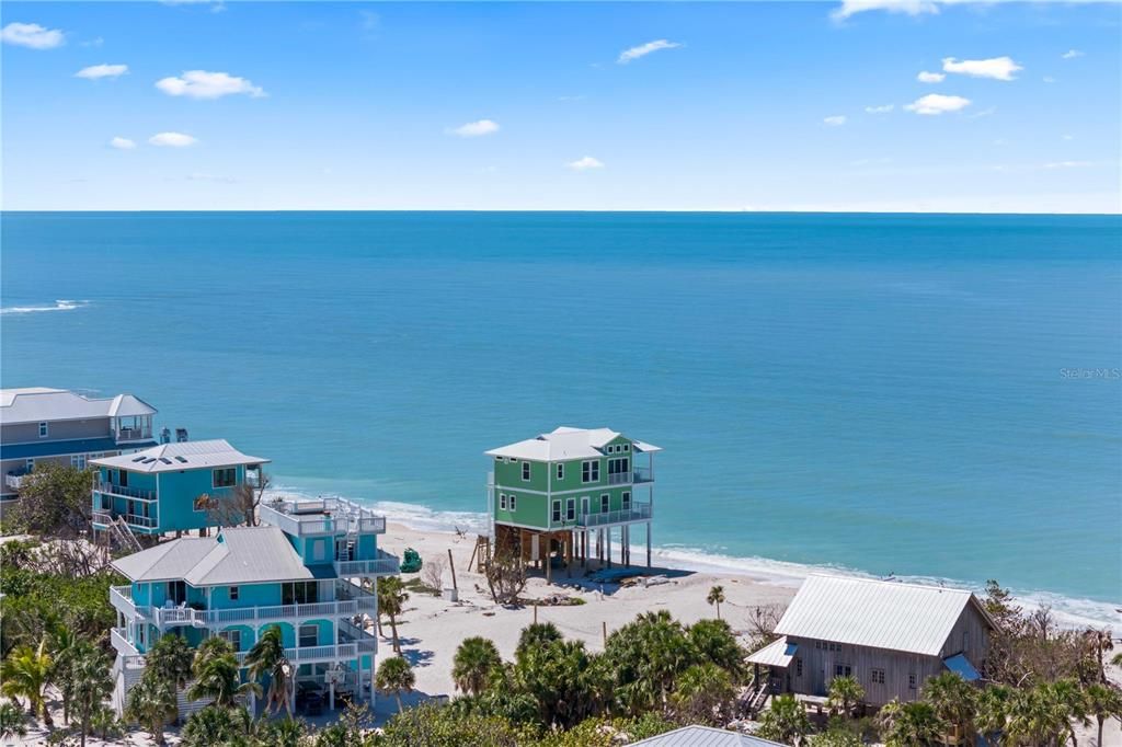 En Venta: $3,499,900 (0.85 acres)