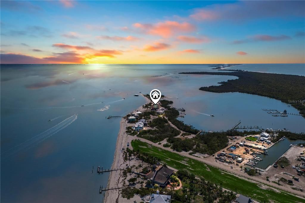 En Venta: $3,499,900 (0.85 acres)