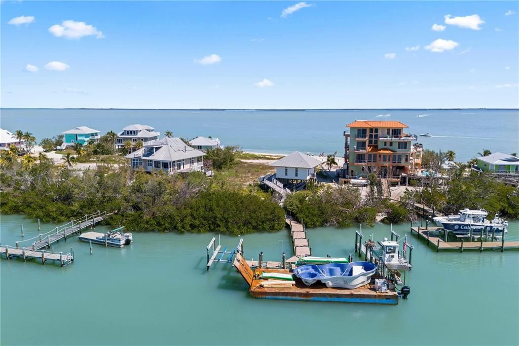 En Venta: $3,499,900 (0.85 acres)