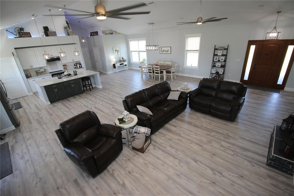 Под контрактом: $875,000 (3 спален, 3 ванн, 2864 Квадратных фут)