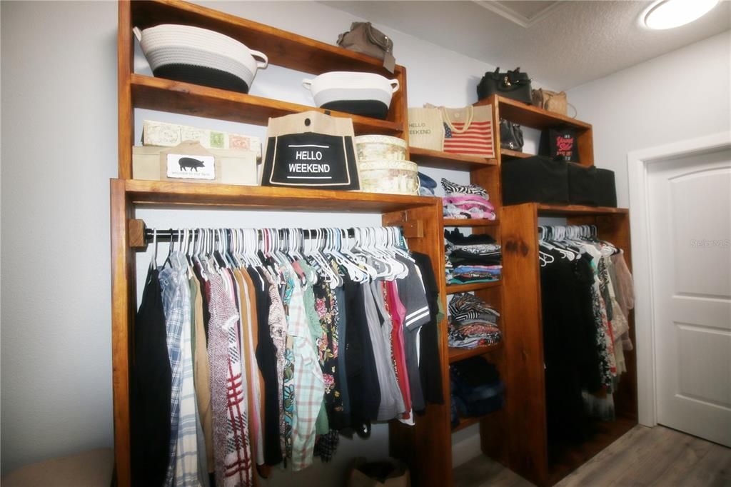 Под контрактом: $875,000 (3 спален, 3 ванн, 2864 Квадратных фут)