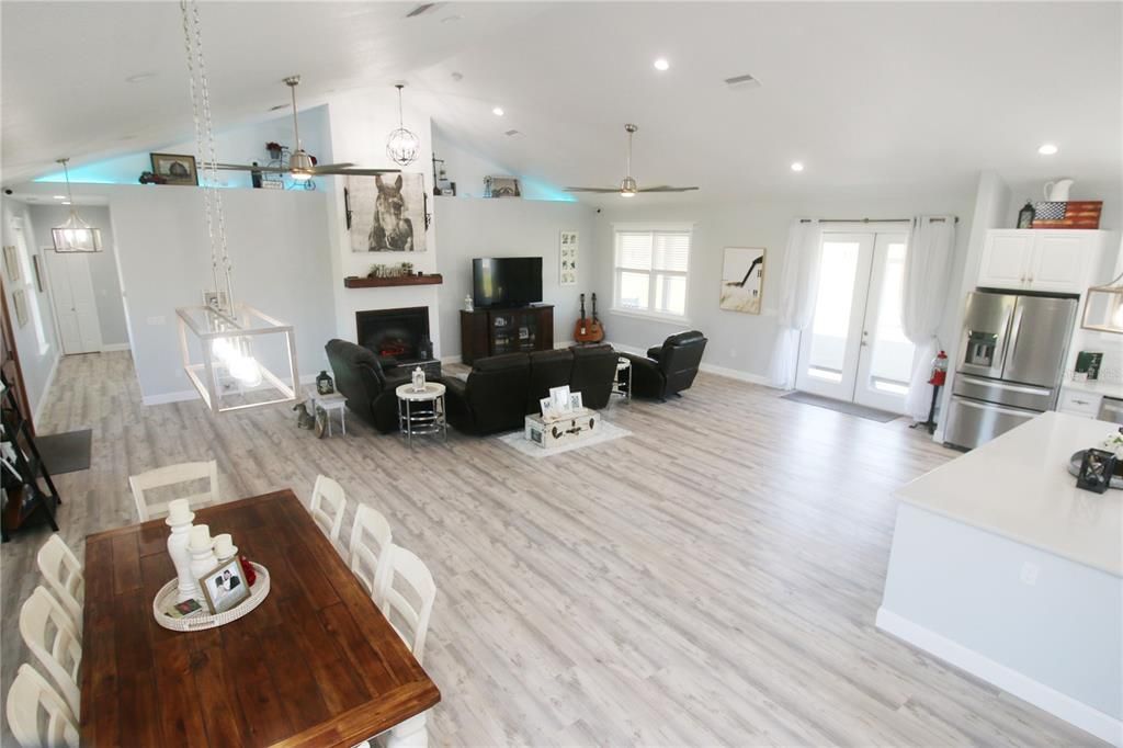 Под контрактом: $875,000 (3 спален, 3 ванн, 2864 Квадратных фут)