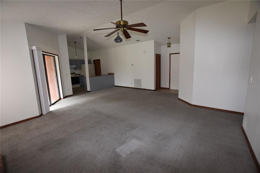 For Rent: $1,800 (3 beds, 2 baths, 1255 Square Feet)