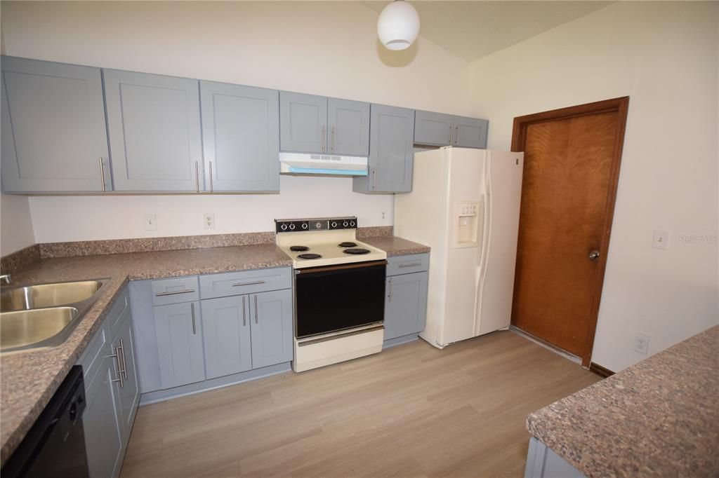 For Rent: $1,800 (3 beds, 2 baths, 1255 Square Feet)