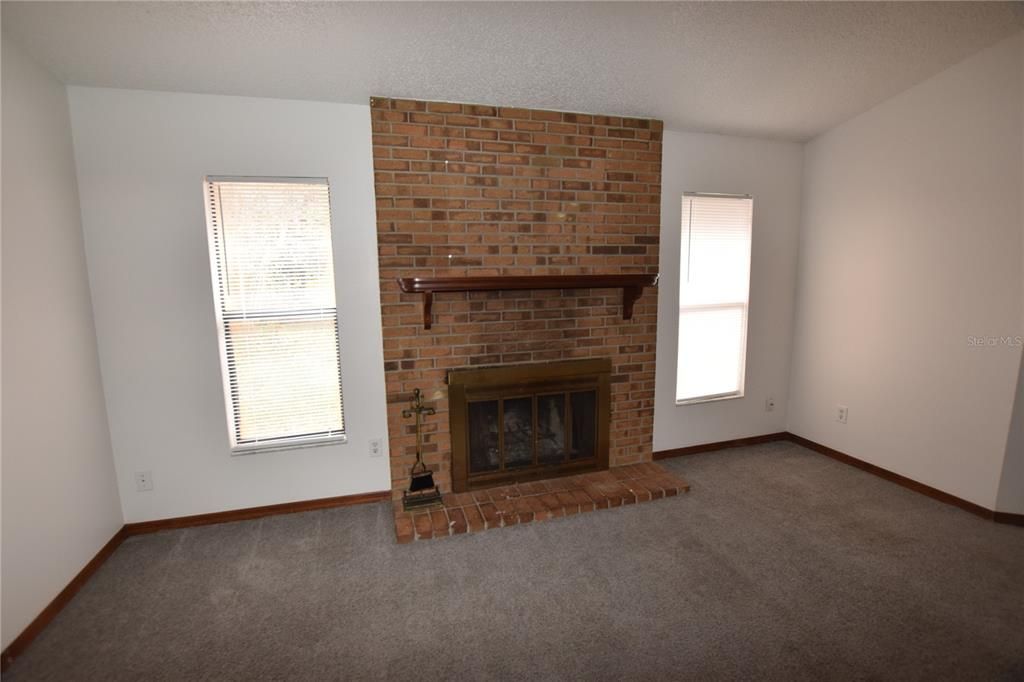 For Rent: $1,800 (3 beds, 2 baths, 1255 Square Feet)
