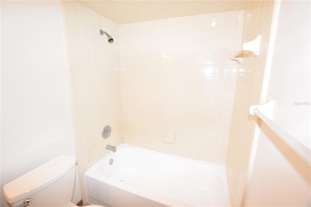 For Rent: $1,800 (3 beds, 2 baths, 1255 Square Feet)