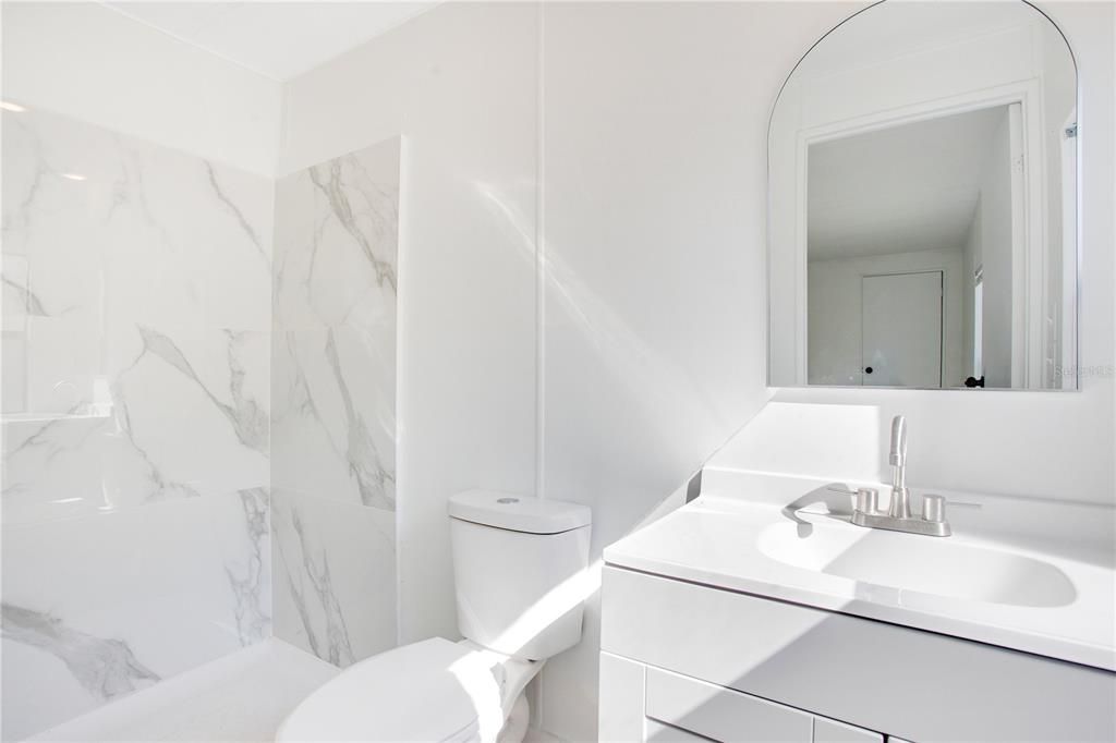 待售: $120,000 (2 贝兹, 2 浴室, 989 平方英尺)