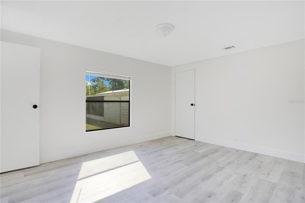 待售: $120,000 (2 贝兹, 2 浴室, 989 平方英尺)