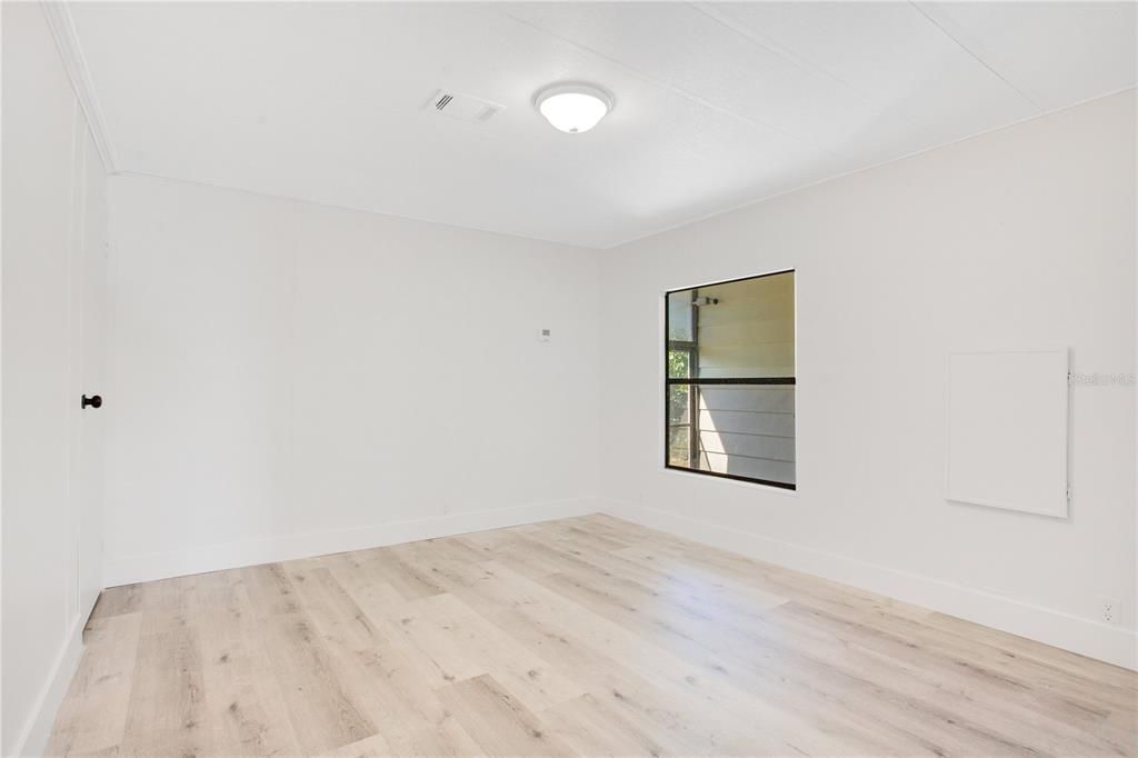 待售: $120,000 (2 贝兹, 2 浴室, 989 平方英尺)