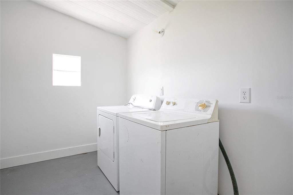 待售: $120,000 (2 贝兹, 2 浴室, 989 平方英尺)