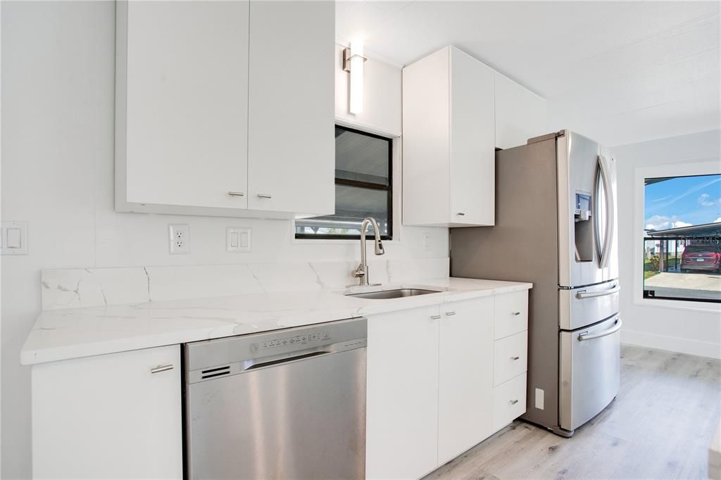 待售: $120,000 (2 贝兹, 2 浴室, 989 平方英尺)