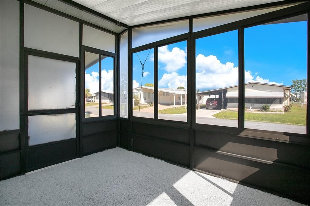 待售: $120,000 (2 贝兹, 2 浴室, 989 平方英尺)