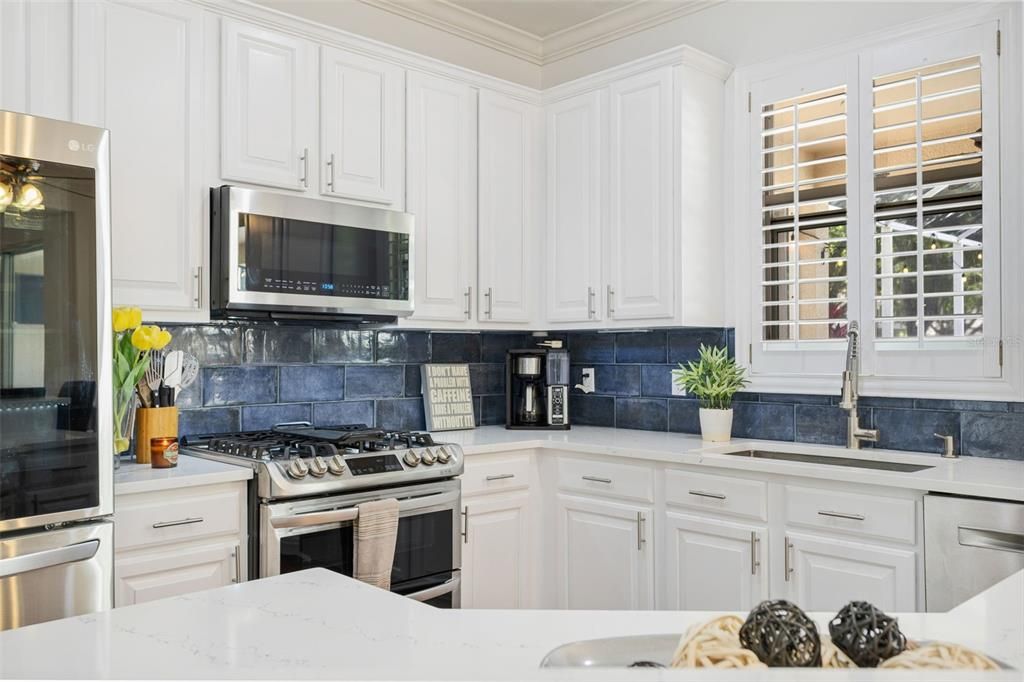 合同活跃: $699,990 (5 贝兹, 4 浴室, 3242 平方英尺)