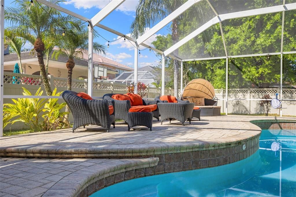 合同活跃: $699,990 (5 贝兹, 4 浴室, 3242 平方英尺)