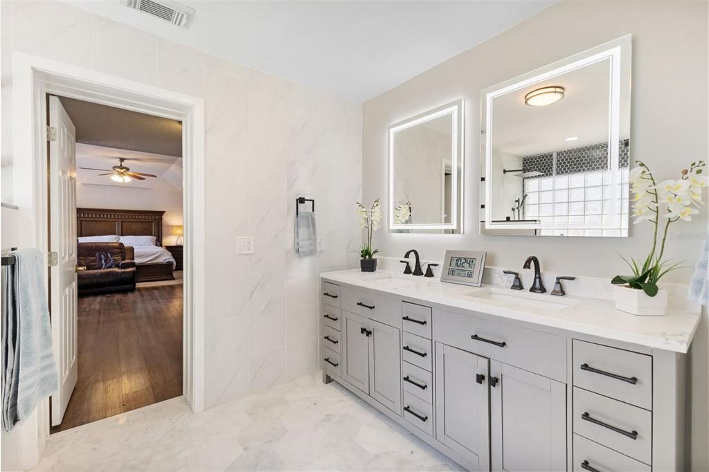 合同活跃: $699,990 (5 贝兹, 4 浴室, 3242 平方英尺)