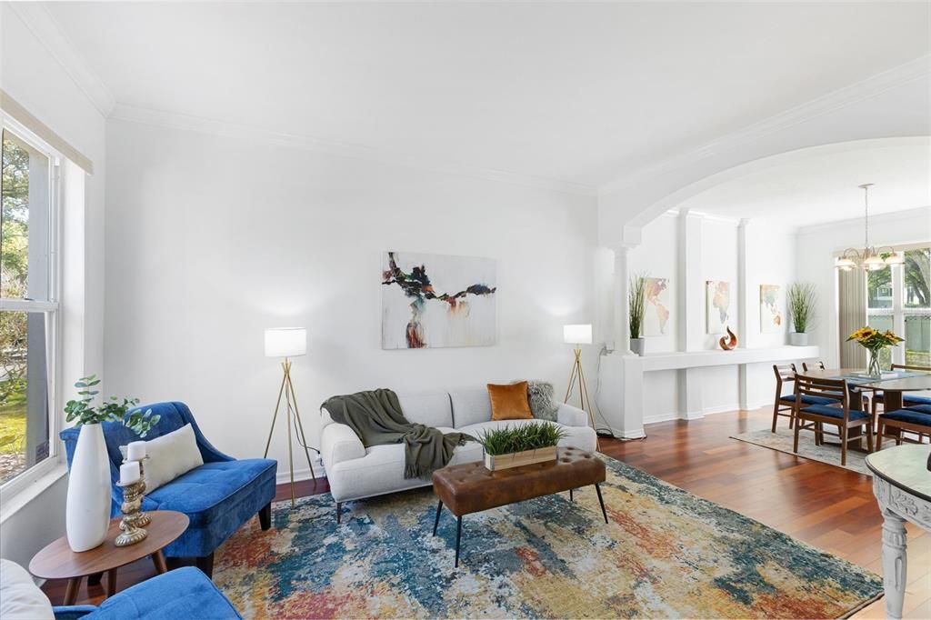 合同活跃: $699,990 (5 贝兹, 4 浴室, 3242 平方英尺)